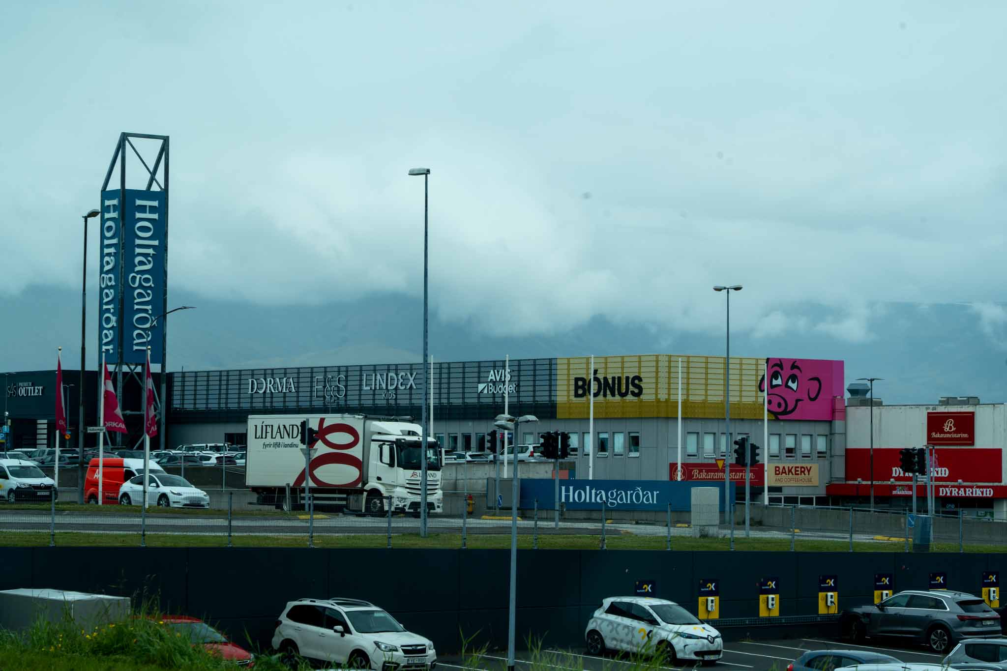 大量の商品画像レタッチ、コストでお悩みではありませんか？｜まとめてレタッチ